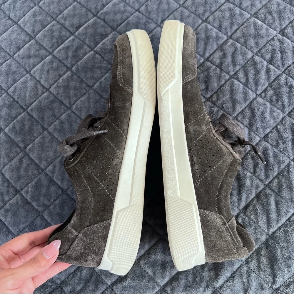 Vince Shoes Mens Size 9 Gray Suede Low Top Sneakers Leather Trim Casual Comfort - Picture 7 of 10